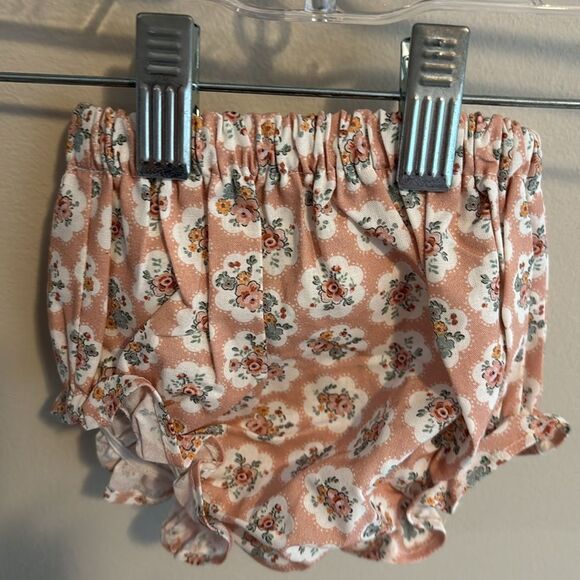 Grey elephant Floral Outfit with Ruffle Details size 3 months - Picture 5 of 6
